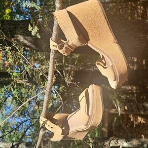 Clarks Suede Platform Sandals Size 9